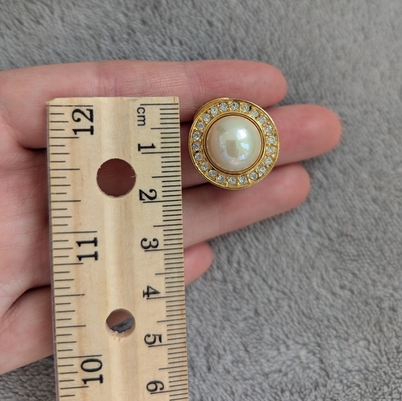 Christian Dior faux pearl vintage clip on earrings with rhinestones - Picture 13 of 15